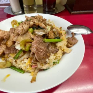 池袋の老舗中華『新珍味』|甘辛な肉盛り炒飯と野菜たっぷり水餃子