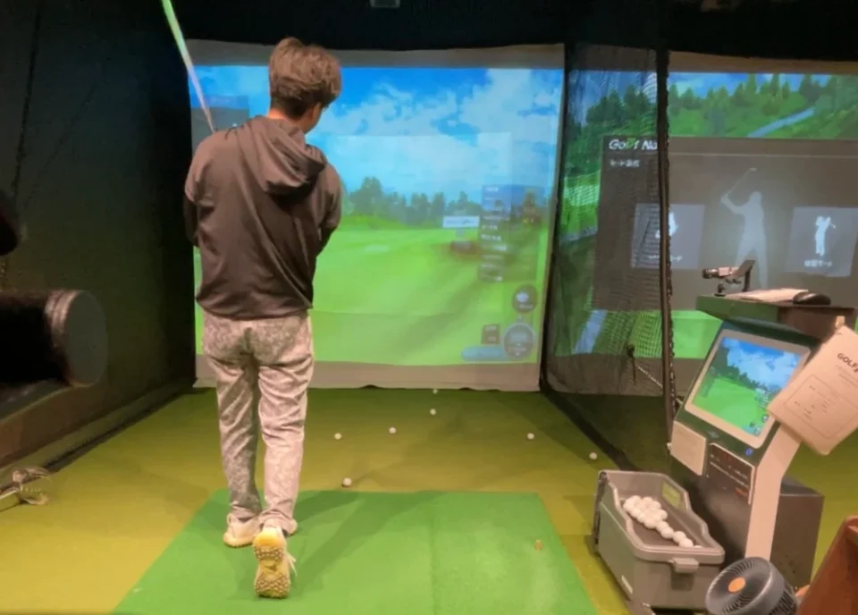 【ゴルフ vs 花粉症】春のラウンドがつらいあなたへ、インドア練習場という最適解