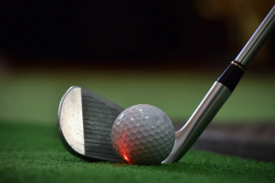 朝活はインドアゴルフが最適な理由|40代からの40台のためのスマートな練習習慣