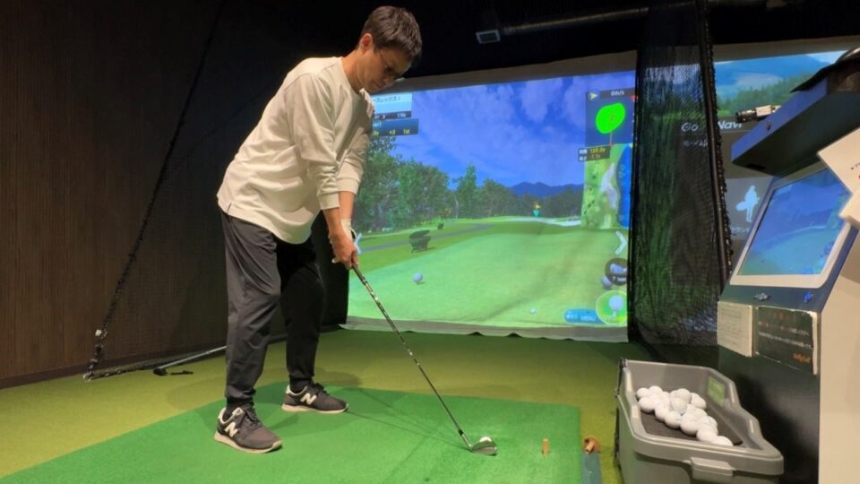 「飛ばさなくても79」──ボギーオン2パット戦略をシミュレーションゴルフで18ホール検証した話