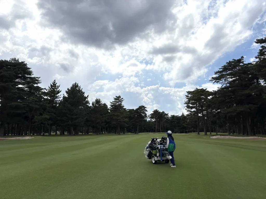 電動手押しカートで徒歩ラウンド