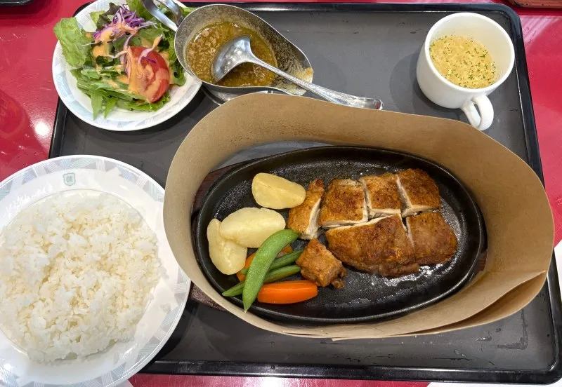 ランチ名物 鶏の鉄板焼き