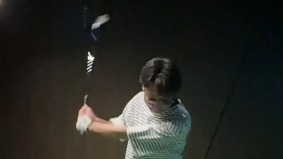 インドアゴルフスクールBEAGLEで上手くなる｜クラブを投げてスイング軌道が改善