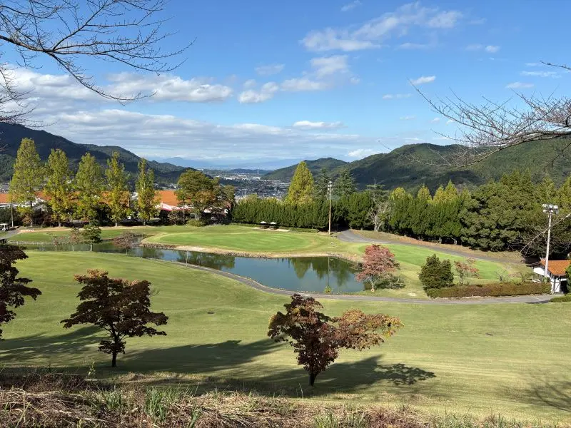 埼国の特長的なオレンジ屋根