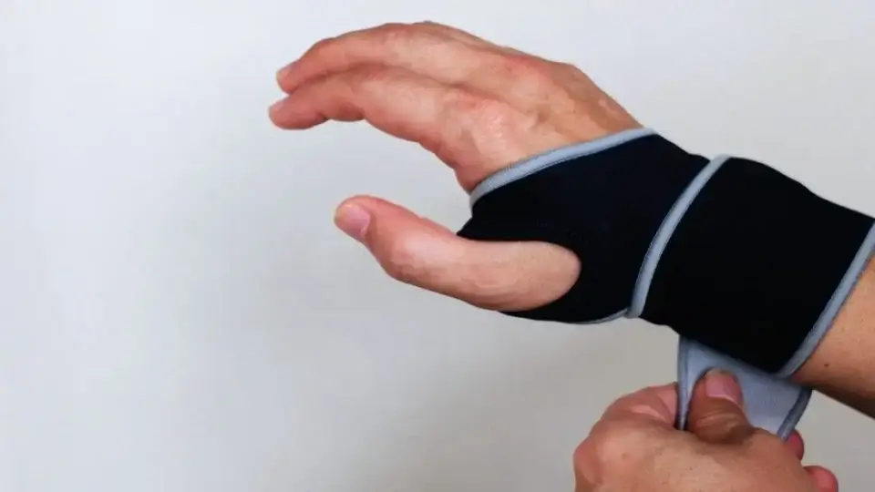 無理は禁物!練習過多から手首痛、ザムストのサポーターのお世話になるまで