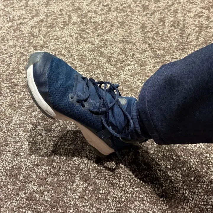 踵に合わせてシューズを履く