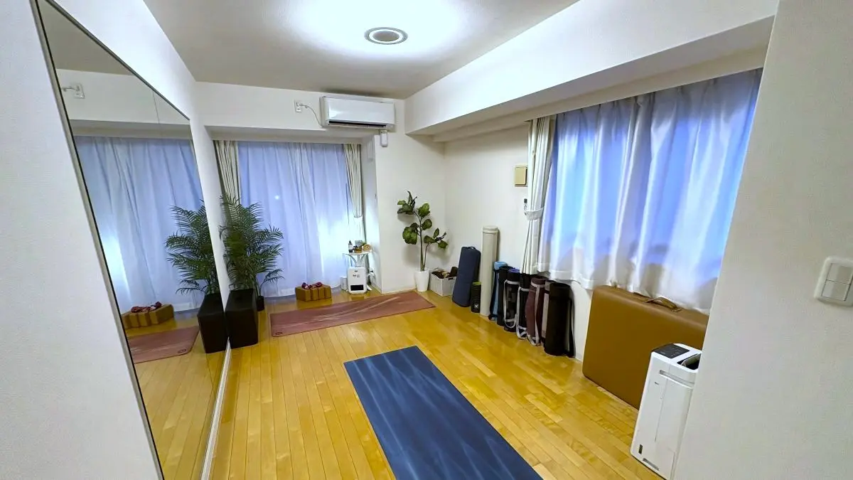 女性インストラクター×個室ヨガで柔軟性&体幹を取り戻す|ゴルフにもいい 1on1 ヨガ