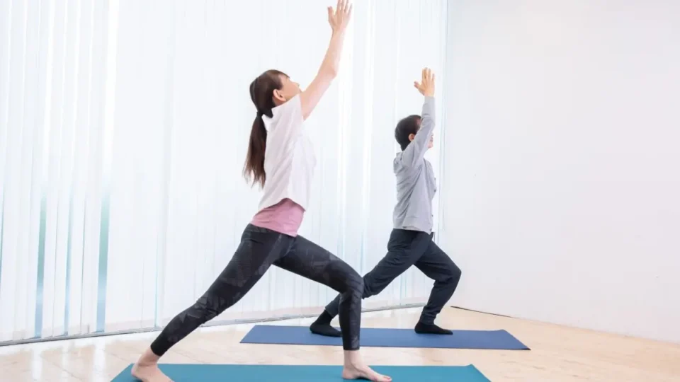 ゴルフで身体が回らない40〜60代へ｜1on1 ヨガで腰痛や肩を整える（銀座）