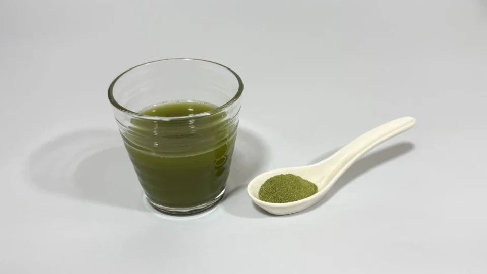 &GINO プレミアムメンズ青汁を飲んでみた｜アラフィフゴルファーの正直レビューと注意点